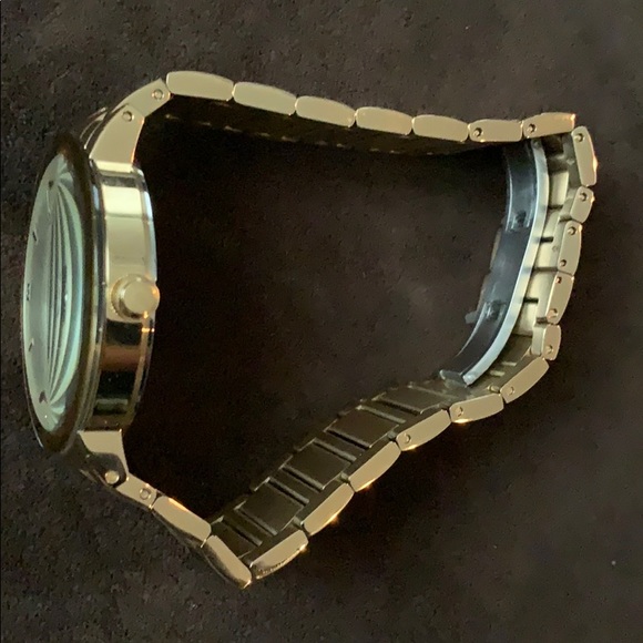 Brand New Bulova watch never Worn comes with Case - Picture 3 of 4